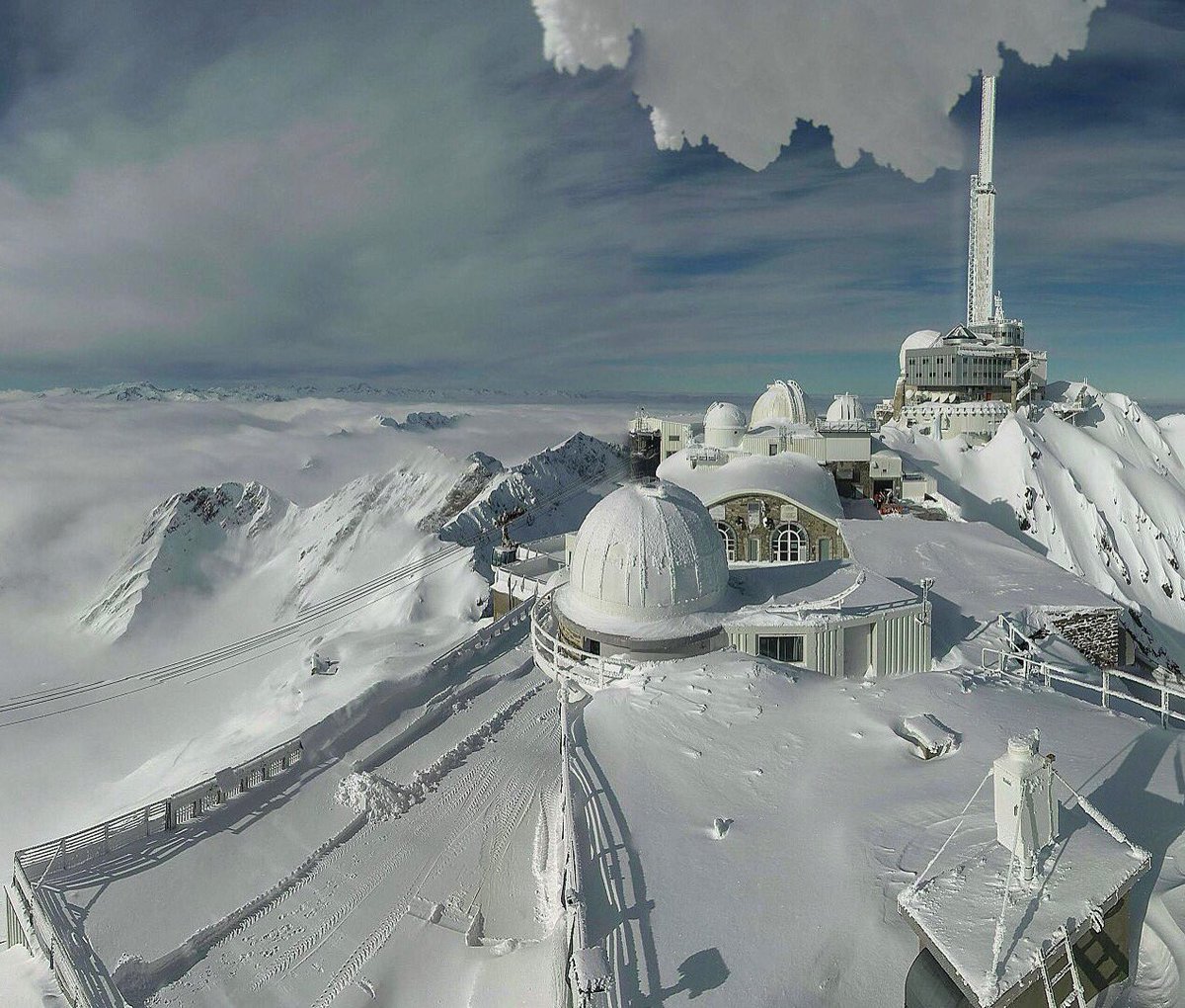 -8 🙌❄️et le retour du soleil au 📷 <a href="/picdumidi/">Pic du Midi</a> #pyrenees