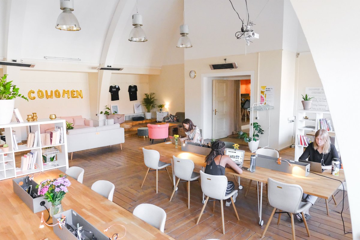 Projectbcn_'s tweet photo. Los coworking han dejado de ser un "arreglo" para autónomos en crisis.  Ahora los espacios de trabajo flexibles son compartidos por freelances, por start-ups y por grandes corporaciones multinacionales. #coworkings #diseñodecoworkings #cowork https://t.co/i8kWFxVIw2