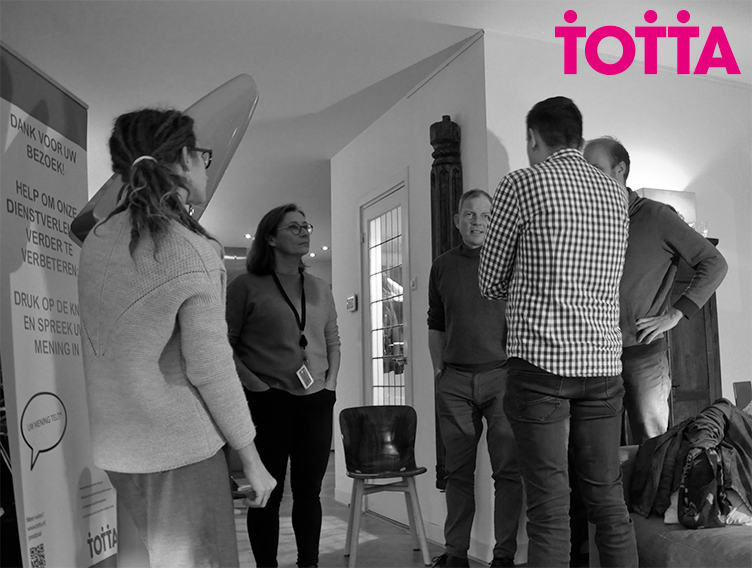 Tottaresearch's tweet photo. Altijd al mening van klanten willen uitvragen, maar anders? Bij @Tottaresearch hebben wij er onze #praatpaal voor! Door op de knop te drukken spreekt een bezoeker mening in. Afgelopen do succesvol getest met @gemeentezeist (per 25 nov daar in gebruik): https://t.co/LBqWPg8WBw https://t.co/jI9R1XXIch