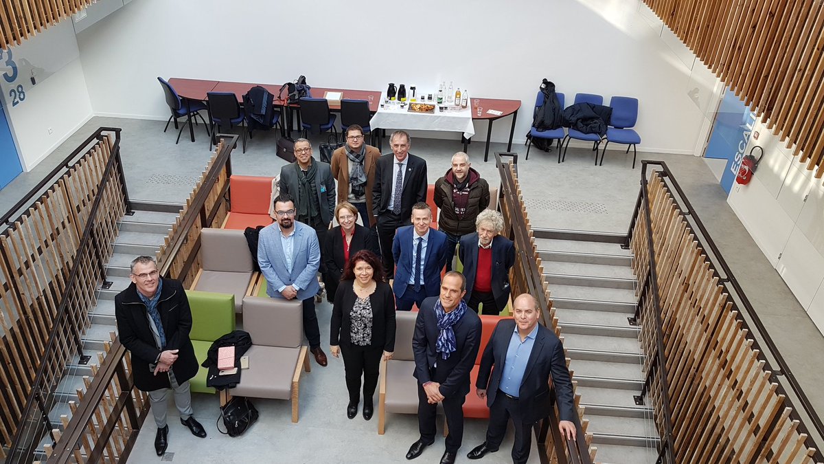 CentraleLyon's tweet photo. Signature ce jour d'un partenariat entre le groupe #Saur et @CentraleLyon : "C'est avec enthousiasme que je vous accueille pour la signature de ce premier accord", a déclaré @FDebouck à Vincent PEGOUD, directeur délégué #eau Centre Est. https://t.co/PoEmybGrQ2