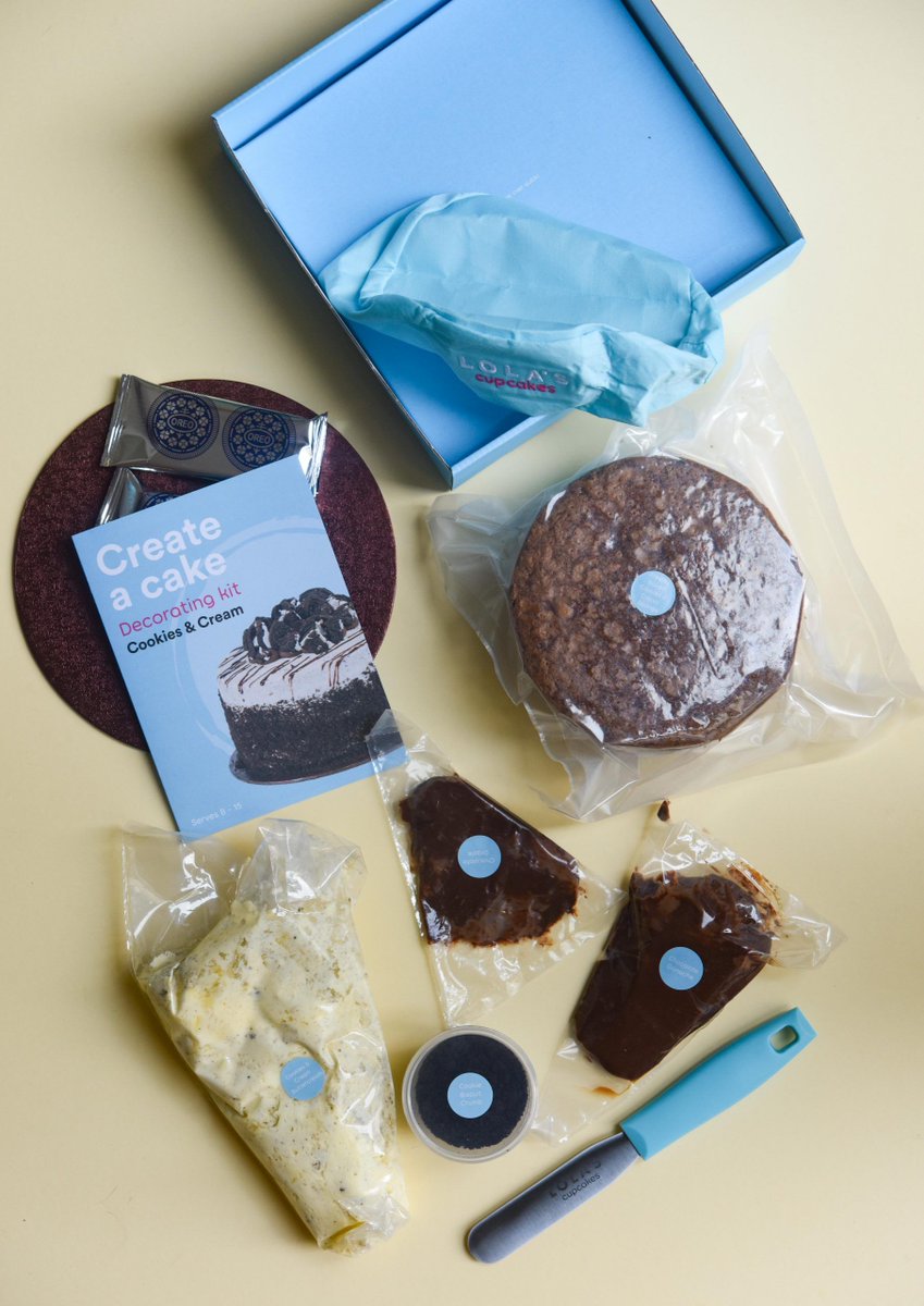 patisseriemp's tweet photo. Check out my review of @lolascupcakes create a cake kit. This delicious cookies and cream cake is great for feeding a crowd and their kit makes it so easy. Also if you use the code ANGELA10 you can get 10% off your order. (ad) #lolascupcakes #createacake https://t.co/BIbRF64Yca https://t.co/Zb4E11HQdV