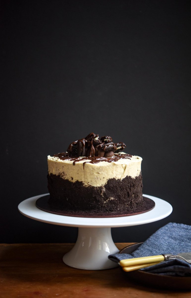 patisseriemp's tweet photo. Check out my review of @lolascupcakes create a cake kit. This delicious cookies and cream cake is great for feeding a crowd and their kit makes it so easy. Also if you use the code ANGELA10 you can get 10% off your order. (ad) #lolascupcakes #createacake https://t.co/BIbRF64Yca https://t.co/Zb4E11HQdV