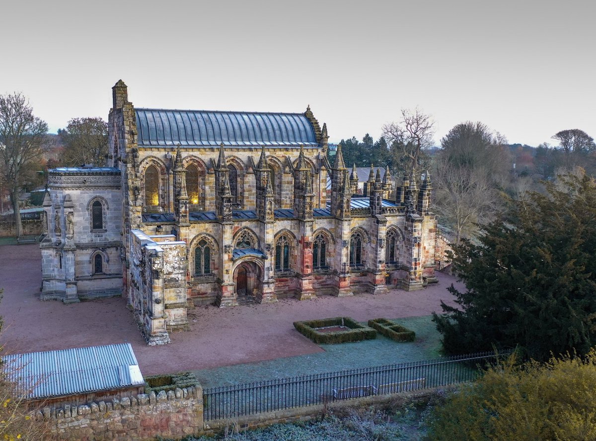 EdinburghPixels's tweet photo. How stunning is Rosslyn Chapel? #visitscotland #visitedinburgh https://t.co/aPgzYr8Gvd