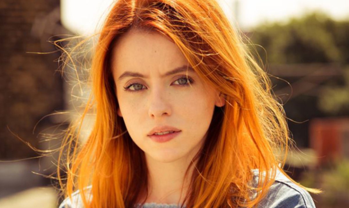 TheBespokeBook's tweet photo. Currently starring in the new play by Sarah Rutherford The Girl Who Fell at @trafstudios, we got to talk to @rosiedaydream about her role in the show https://t.co/Xt78gpmYOa @emmahollandpr #TheGirlWhoFell @stagetraffic #Interview #Theatre #TV https://t.co/eglalhvVdL