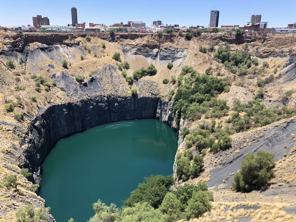 DeannaLKemp's tweet photo. Here in Free State South Africa to talk about mining development and decline with colleagues from University of the Free State. First stop “The Big Hole” in Kimberley. #mineclosure @SMI_UQ @sethulego @MineralsCouncil @minerasO https://t.co/snoEIfm8zF