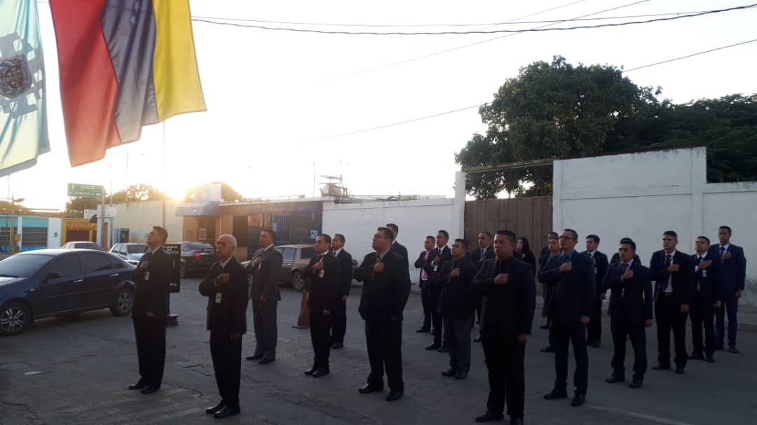 CICPC409's tweet photo. Funcionarios adscritos al Bloque de Búsqueda y Aprehensión Lara. Inician la semana entonando las gloriosas notas del Himno Nacional y del CICPC, Fomentando cultura organizacional en los Lunes Civico https://t.co/iZuxgo2MQg