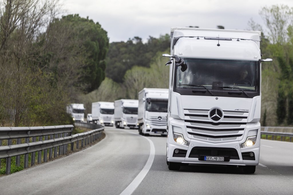 florian_martens's tweet photo. The #Arocs is a versatile workhorse, however it's our @MercedesBenz #Actros which already features several #automated driving features, such as #ActiveDriveAssist, #SideguardAssist & #ABA5. This is still a very prescient list by @BernardMarr via @forbes https://t.co/6dMCJiQCt7 https://t.co/swReuf7sS6