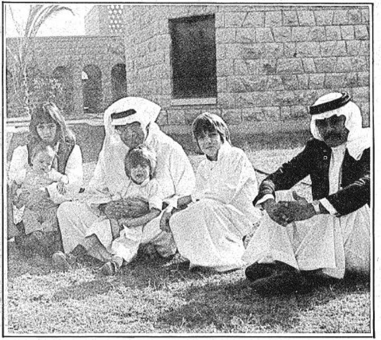 منصور العساف On Twitter المحرر محمد الوعيل في منزل غازي القصيبي بصحبة ابنته يارا وابنه سهيل في منزله بحي الروضة بالرياض شتاء عام ١٤٠١ الموافق مطلع ١٩٨١ Https T Co A3b2auj3uq