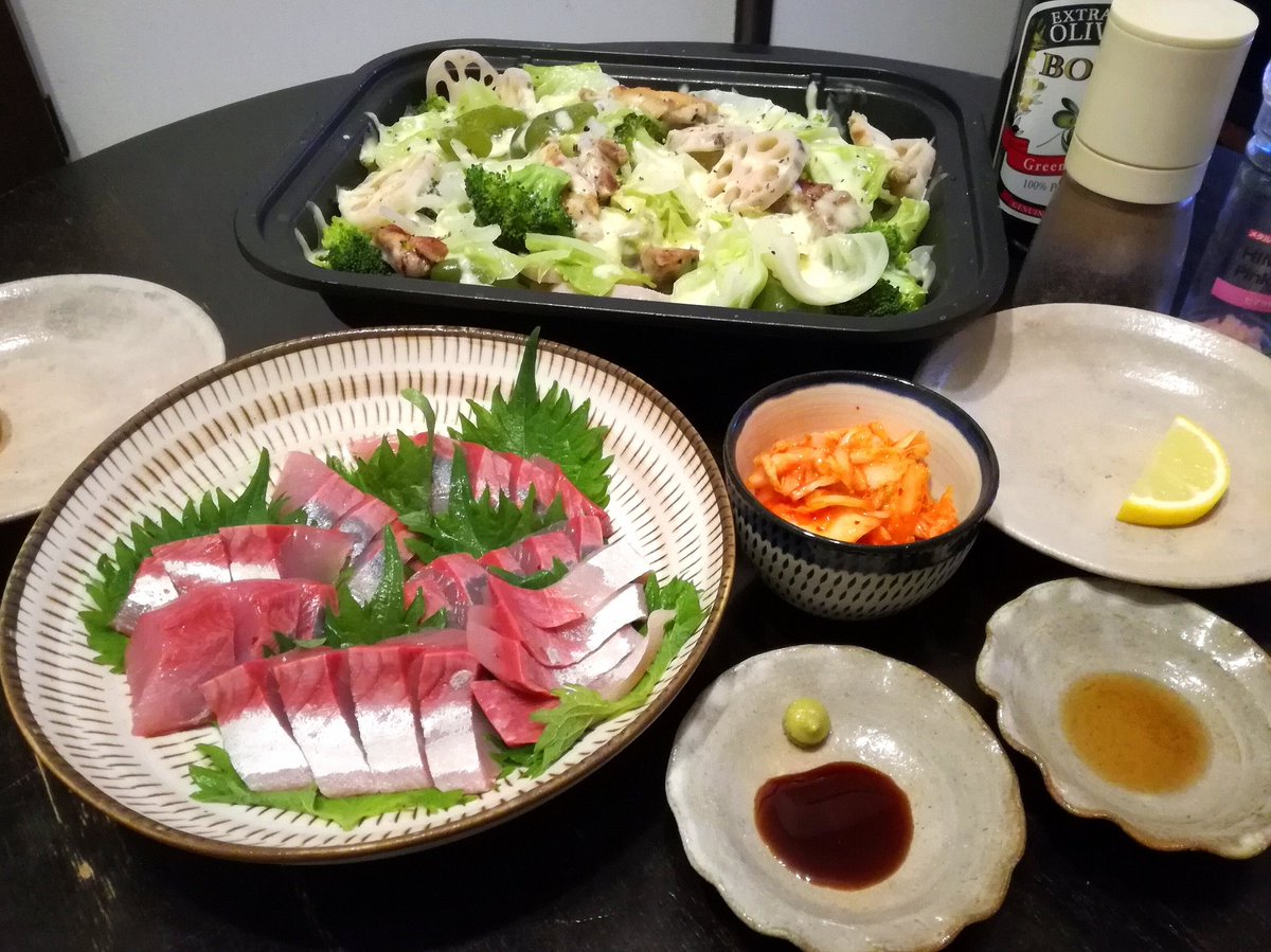 のん子 今夜はつばすの刺身 ぎゅうぎゅう蒸し ですわー ぎゅうぎゅう蒸しは角切り豚 手羽中 ブロッコリー 玉ねぎ キャベツ れんこん チーズ 天然つばすはサクで安かったです