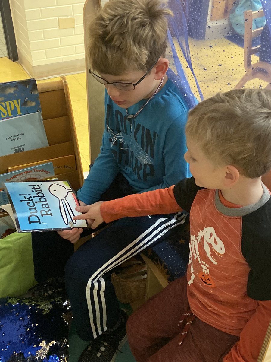 megmurph89's tweet photo. Kicking off our #RESPECT spirit week with our pkp reading buddies! My 4th graders: “They’re so adorable! When can we come back?” 🥰 thanks for having us @JillPTEACHER!#longfellowbears #oakpark97 #weared97 #longfellowpride #longfellowreads https://t.co/dgeFFkwDkU