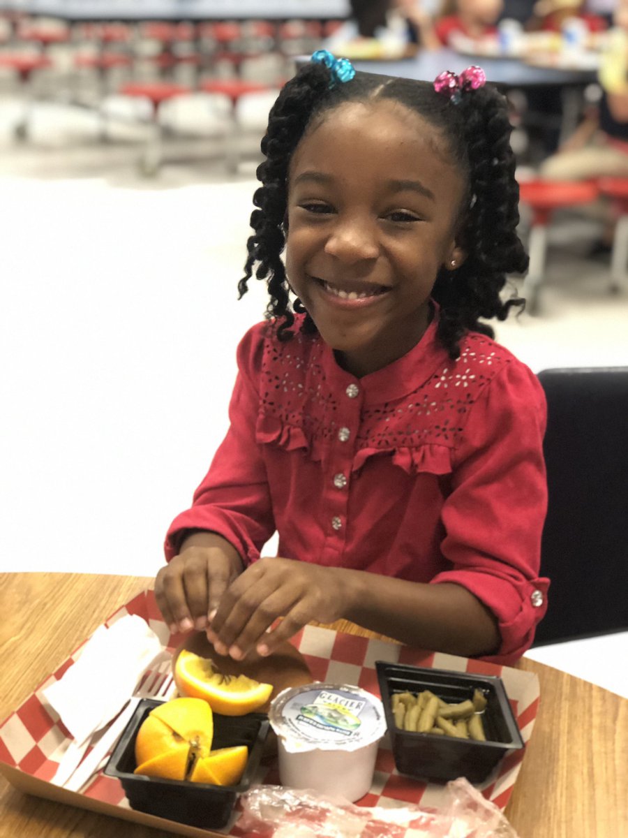 JulieC8466's tweet image. #PrincipalPerk Whike conducting walkthroughs today at @eaglesofEES, my Principal in Training Miss Dempsey informed me she wants to a Principal during the day when she grows up and at night, she will work at the zoo! 😂#FunFive #PowerWalks #WeAreJCPS #EisenhowerStrong