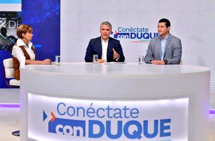 JIMOTE's tweet image. #ConéctateConDuque pretende acercar al presidente a la ciudadanía. Pero no se dan cuenta que la conexión esperada no es la de los colombianos con el presidente, sino la de Duque con la realidad del país. Construyen el relato de gobierno desde la orilla equivocada. #ComPol