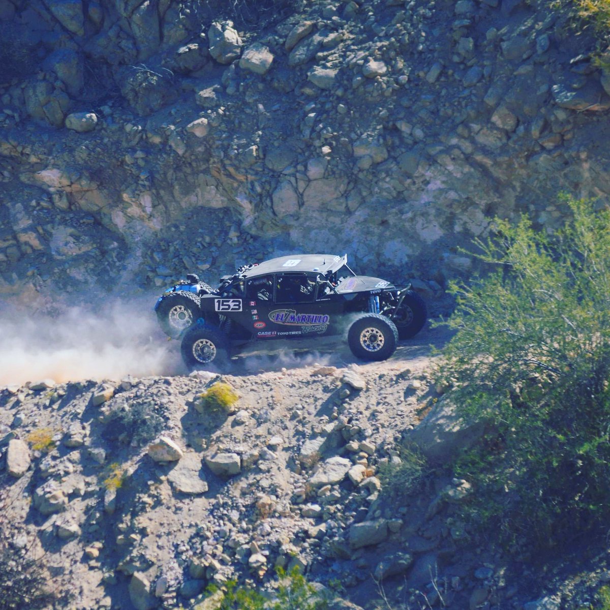 Teamelmartillo's tweet photo. Racing by the cliffs of #Baja #ElMartilloRacing #NORRA19 / Corriendo al borde de los acantilados de la Baja https://t.co/MguiRWbbO3
