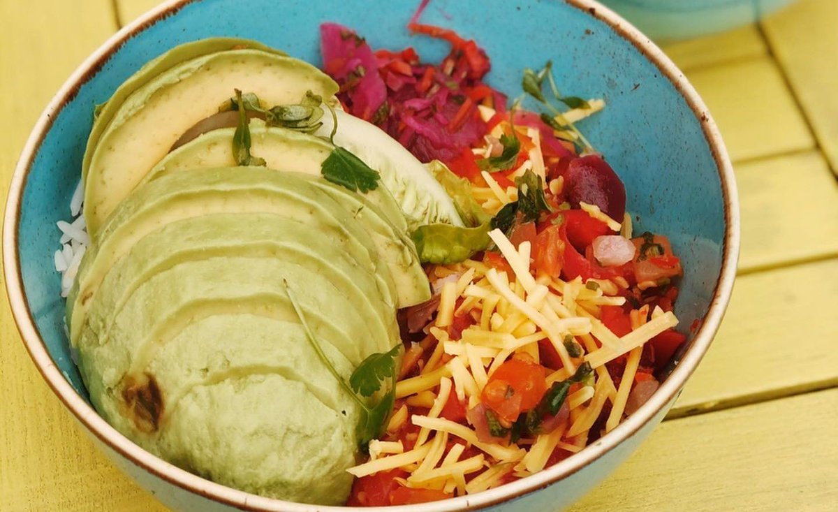 Its a bowl for the soul! 🌱 
Try our vegan smoked chipotle pulled jackfruit burrito bowl, with lashes of creamy avocado &amp; vegan cheese! 😍  iguanas.co.uk/veg
#WorldVeganMonth