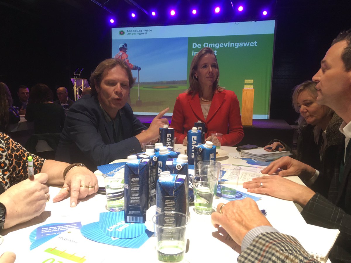 HTindemans's tweet image. De Brabantse omgevingsscan heeft de Aan de slag met de omgevingswet gewonnen. 🏆In Amersfoort mooie ideeën gezien. Minister Stientje van Veldhoven legt de bedoeling van de Omgevingswet nog eens goed uit