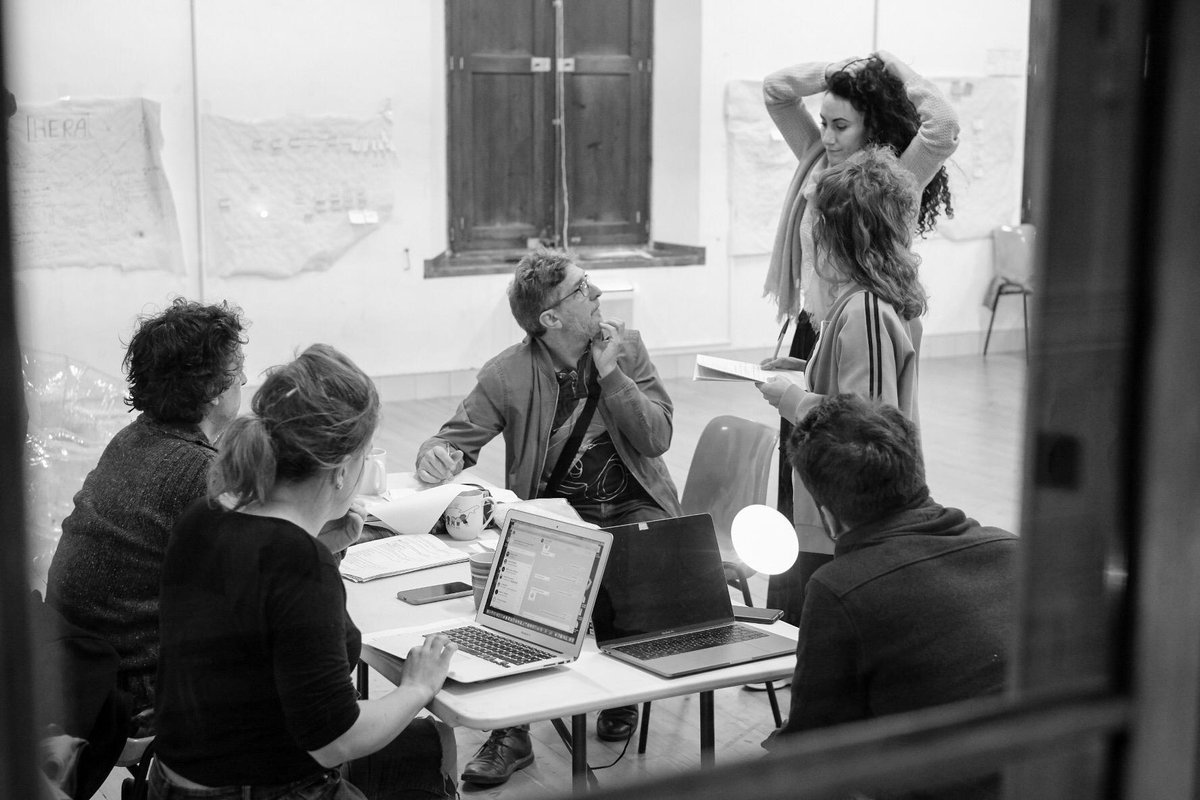 teatreprincipal's tweet photo. Quina la tramen, les @asmariascia? Serà potent, prometen! Aquesta setmana us desvetllarem més coses del seu nou espectacle, "Els bràquets d'Afrodita, l'acne d'Atena i la miopia d'Hera" (divendres 30 de novembre i diumenge 1 de desembre, Sala Petita). Estigueu atents! https://t.co/1oXazA0x9w