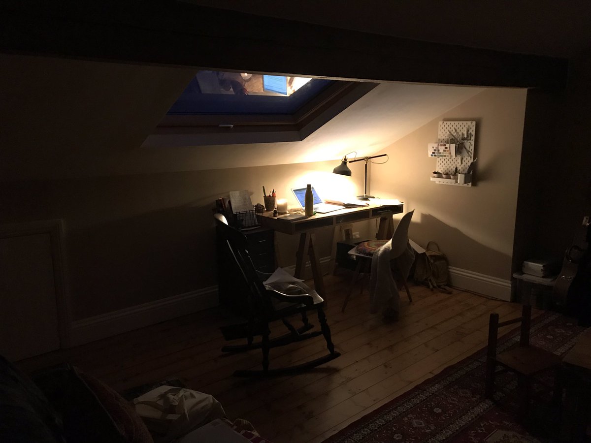copycatcontent's tweet image. When you get up from your desk and cant see a thing because it was light when you sat down. #freelancelife #workingfromhome #winter #darkness