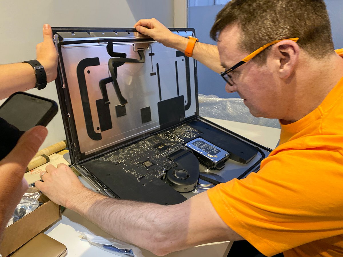 copperleaf_m's tweet image. iMac surgery! Last of the spinning HDDs, Copper Leaf is now 100% SSD. #FasterWorkflow #MarketingAgency #iMac