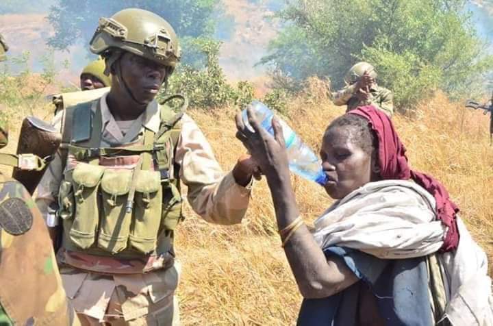 AfricaSafer's tweet photo. En ce jour solennel du 18 novembre 2019 marquant le premier anniversaire de la création de l'Institut Safer Africa (INSA), je voudrais rendre hommage à nos braves soldats qui malgré l'adversité des terroristes, continuent de rendre de s'occuper des peuples meurtris du terrorisme. https://t.co/WIIic6JLcP