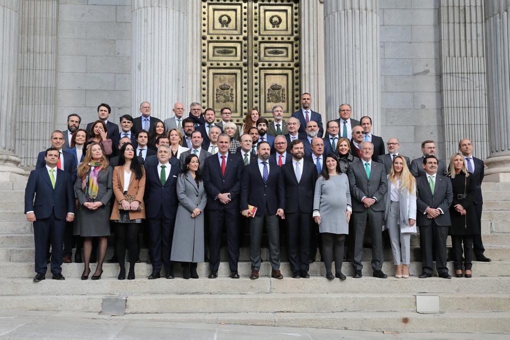 📸 ¡Ya estamos aquí! Arranca la legislatura en el @Congreso_Es para el GP VOX: Así son los 52 diputados que trabajarán por #EspañaSiempre

📰 Nota de prensa y biografías de cada uno de nuestros diputados ➡  voxespana.es/notas-de-prens…

📢 #Los52DeVOX 💪🇪🇸