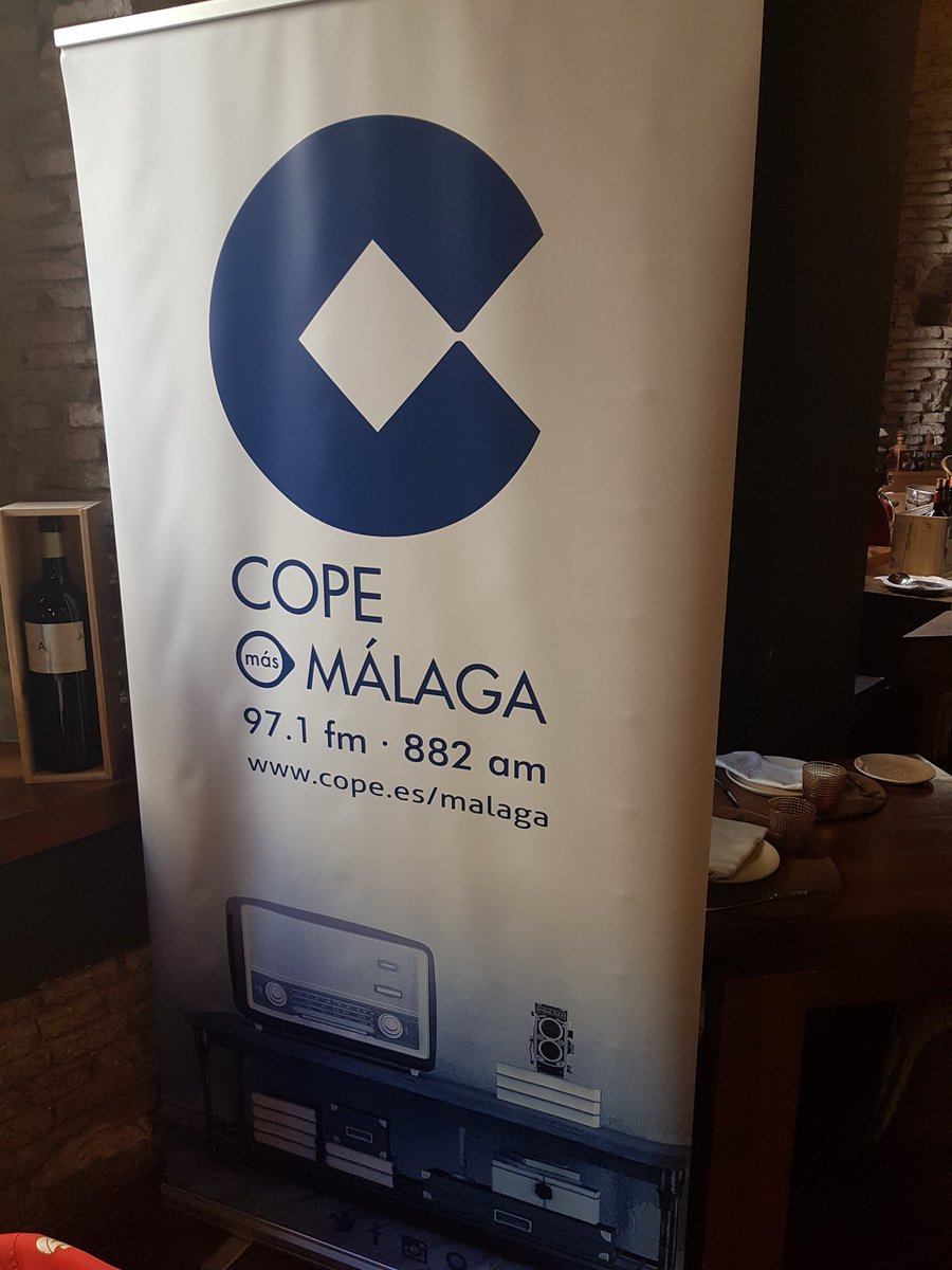 CarlosBlancodeO's tweet photo. Es lunes. Y los lunes @DeportesCopeMLG desde @LaDerivaRest . A las 15.00h en directo en el #97.1FM #882OM y https://t.co/P2i29a8Non con @EmilioJGuerrero @fjbautista @IsaGuerreroMu Paco Pineda y Juan Arrabal. Toda la actualidad del @MalagaCF Y el deporte malagueño. https://t.co/Mp4Txp0O4X