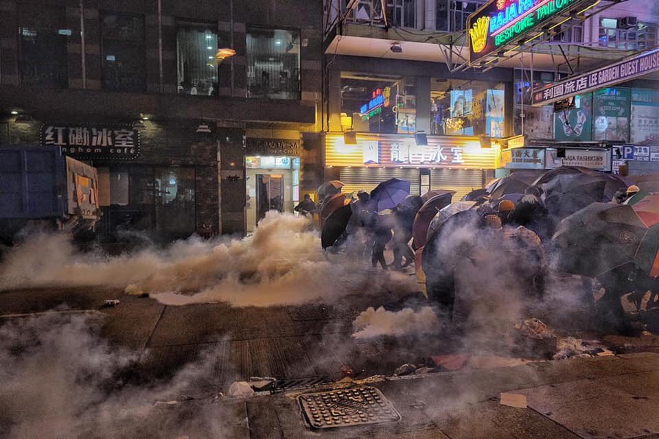 Adayswong1's tweet photo. @SolomonYue @hkpoliceforce Pls rescue #HKPolytechnicUniversity . They r in great danger and may die soon. HKers r by all means going to rescue them . Pls help to prevent #Tiananmen2019 #massacre by #HKPoliceMurderers . #SOSHK #SOSPolyU https://t.co/8eQh1xwDGC