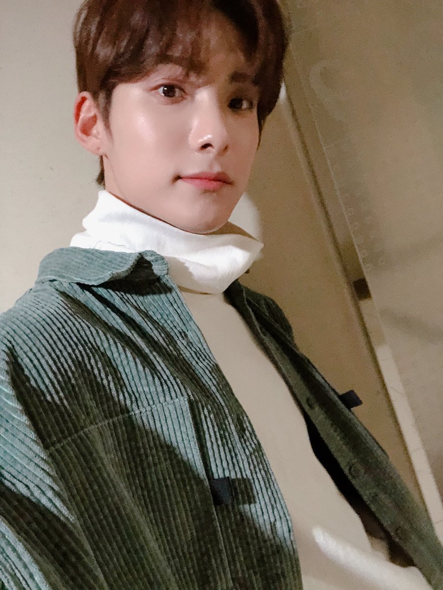 official_ACE7's tweet photo. [#에이스_준]
우리 초이들 다들 오늘 하루는 잘 보냈나요❤️ 저도 덕분에 잘 보내고 있어요💕
날이 갈수록 더 추워져요 다들 감기조심❤️
#ACE #에이스 #CHOICE #삐딱선 #SAVAGE https://t.co/e7swEZnoII
