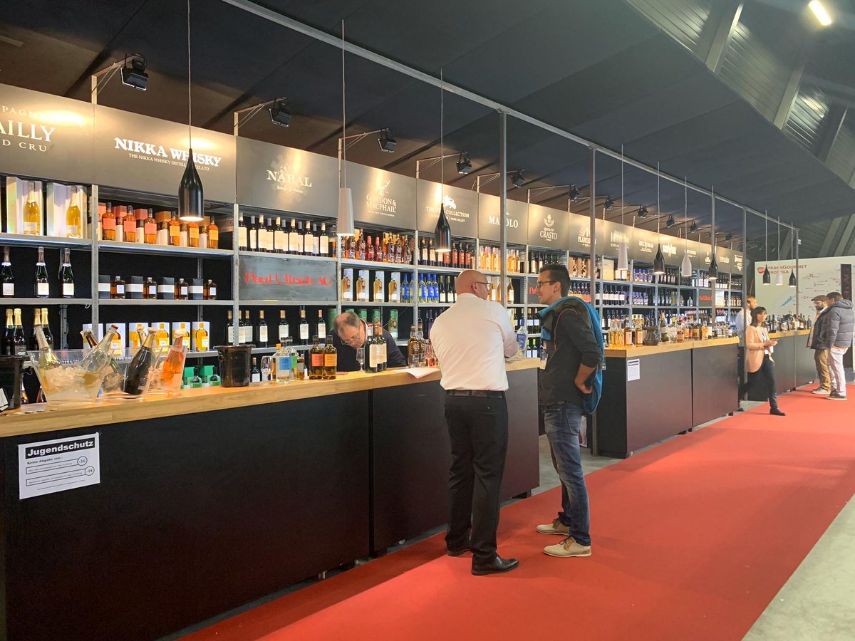 BodegasNabal's tweet photo. Empezamos la semana en Basilea, en La feria @gastromessen IGEHO 2019, la feria de hostelería más importante de Suiza, de la mano Paul Ullrich, nuestro importador en Suiza. Estaremos durante todo el día en el recinto ferial Messe Basel, en el Hall 1.2 C098. #Nabal, #igeho #vino https://t.co/w4gCD4Hii6