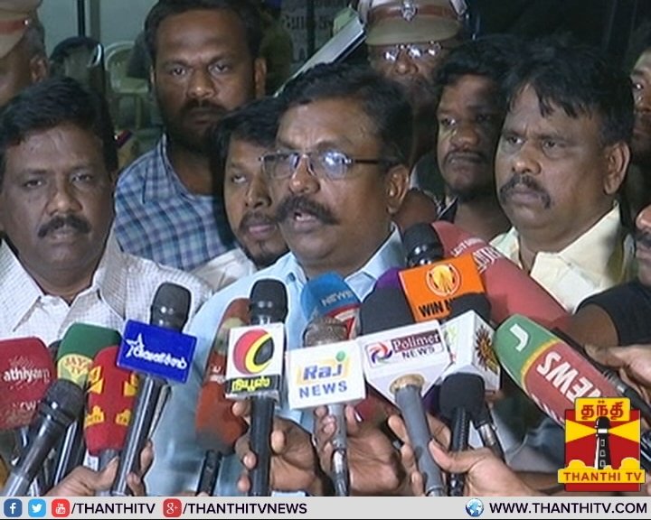 jagan2784's tweet image. திருமா: கோத்தபய ராஜபக்சேயின் வெற்றி அதிர்ச்சி அளிக்கிறது

மக்கள்: எதுக்கு

திருமா: அவன் ஈழத்தை அழித்தவன். 

மக்கள்: அவன் இங்க இருக்க காங்கிரஸோட சேர்ந்துதானே அழித்தான்.

திருமா: ஆம்

மக்கள்: நீ திமுக காங்கிரஸ் கூட்டனியில இருந்துதான் MP ஆன.

திருமா: ஆம்

மக்கள்: போடா பு##ட 🚶🏽‍♂️