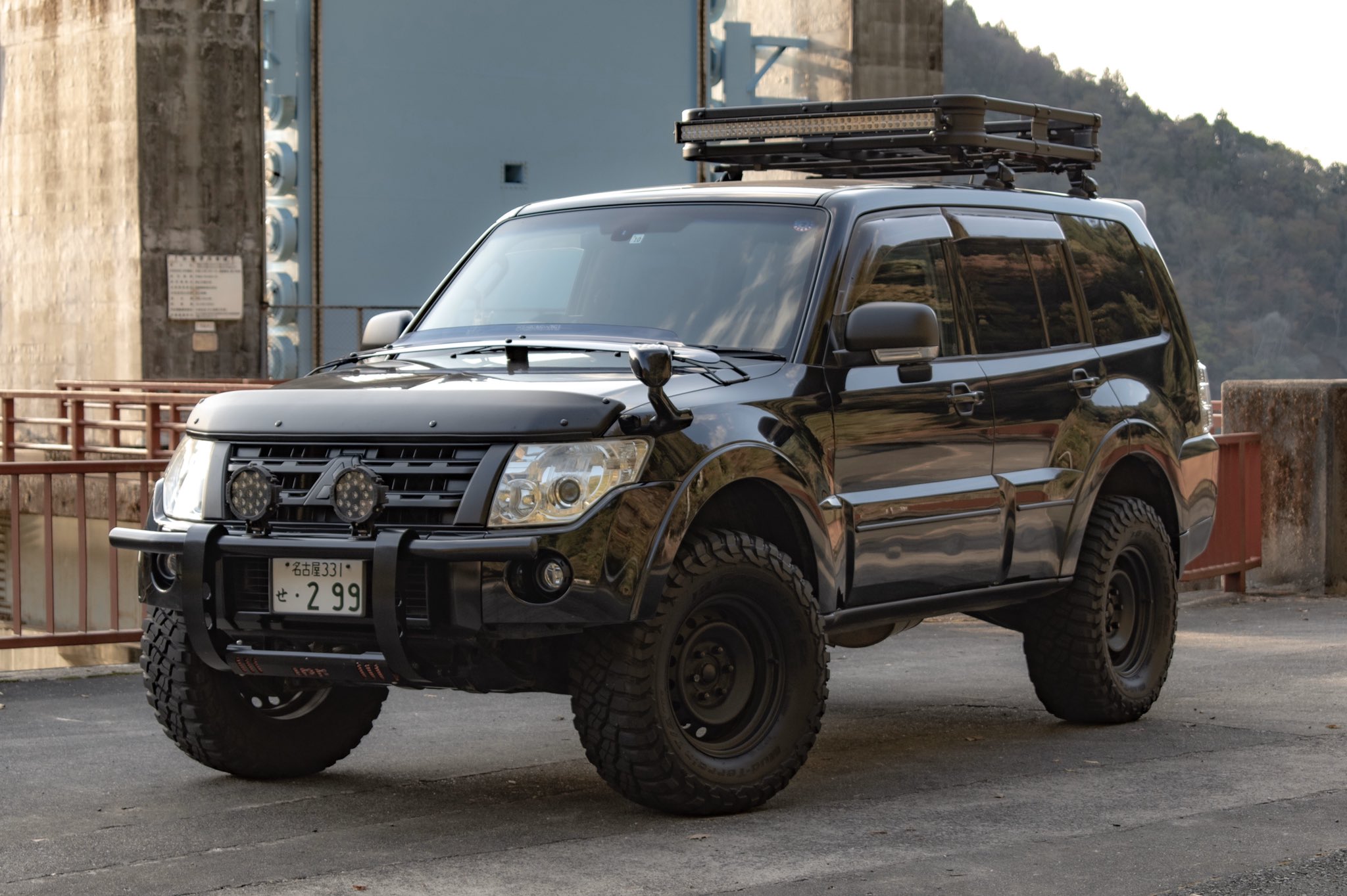 Mitsubishi Pajero 4 off Road Tuning