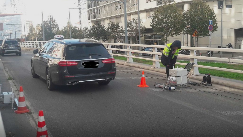 Los radares de polución ya son una realidad 💨💨

👉 En la ciudad francesa de Marsella, ya han comenzado a funcionar y miden las emisiones de cada vehículo en movimiento.

es.motor1.com/news/381964/ra…