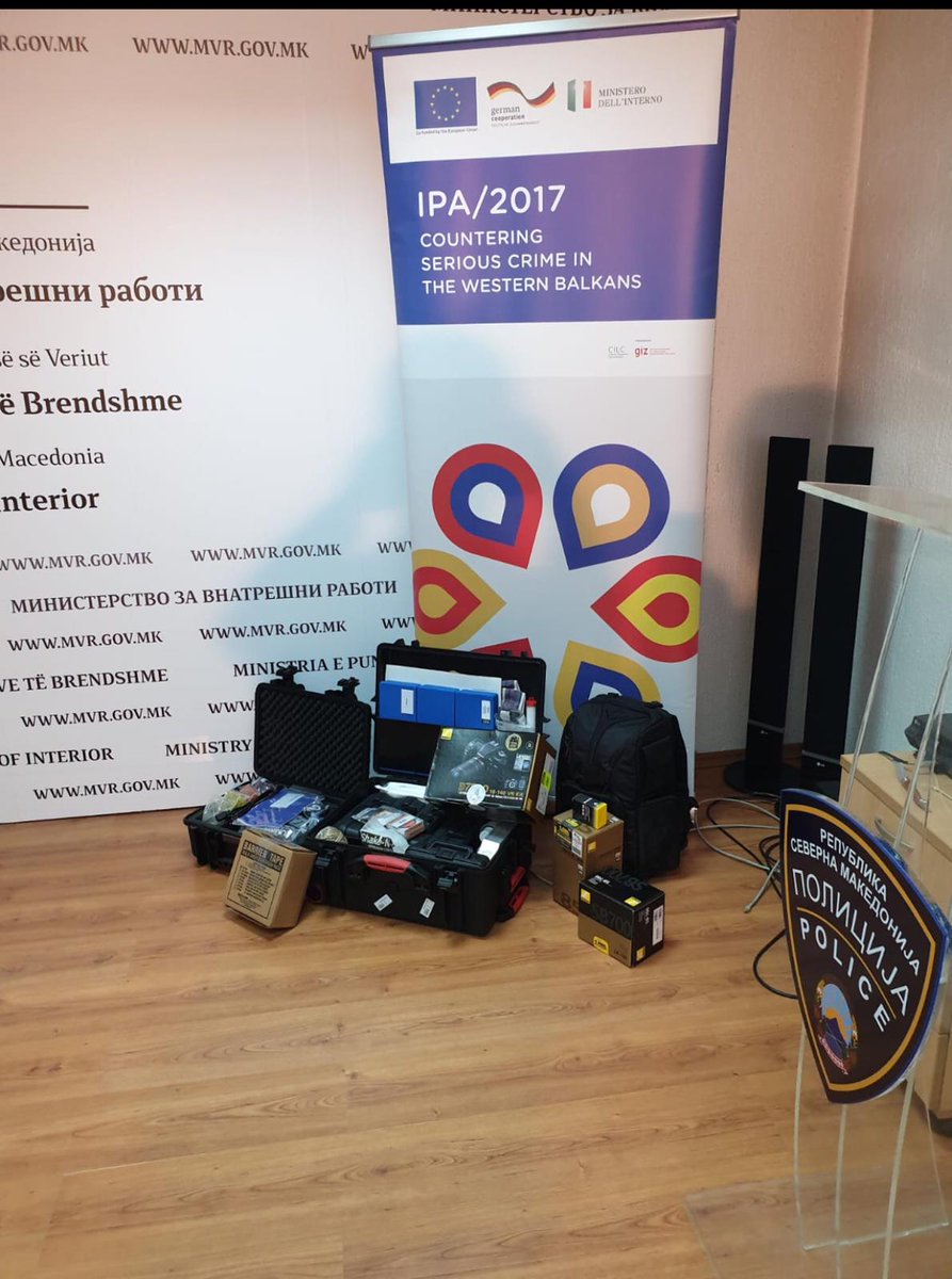 poliziadistato's tweet photo. Skopje progetto #IPA2017 "Countering Serious Crime in the Western Balkans” consegnate a polizia macedone strumenti utili per attività scientifico- forensi e per tecniche di sopralluogo sulla scena del crimine #cooperazioneinternazionalepolizia https://t.co/Ghugs3Gy9N