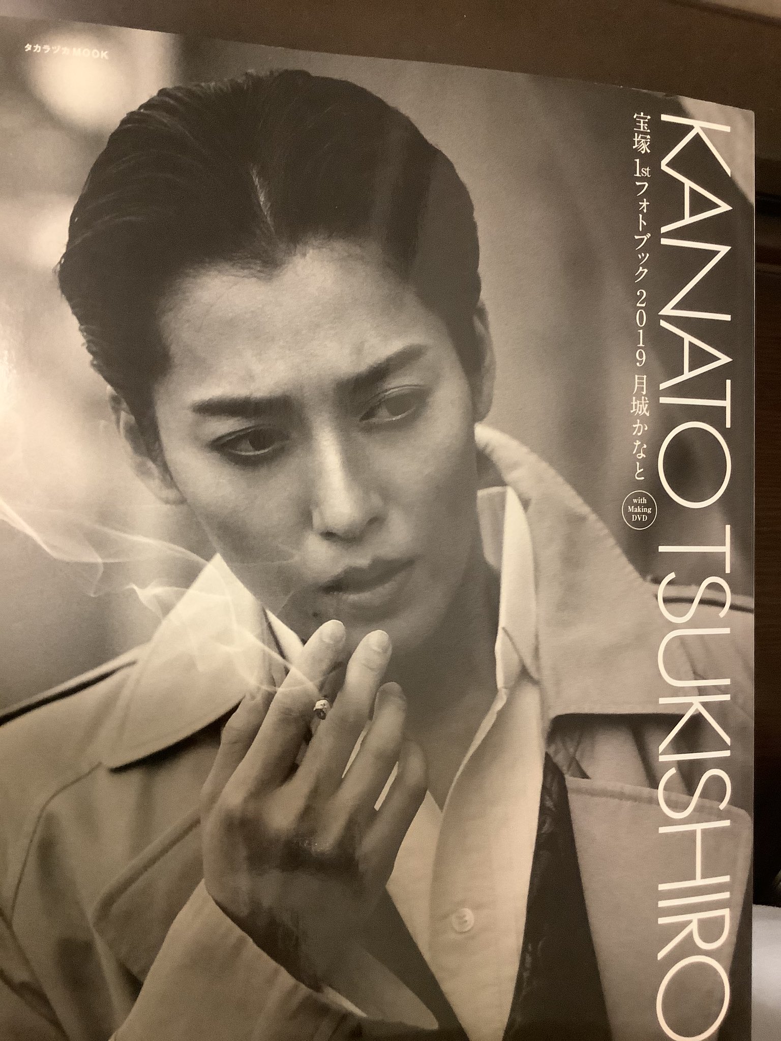 Hitomi Vo 僕の理想とする男役像 輪郭は美しい面長で小顔 頬がややこけている 目鼻立ちがハッキリしていて 主張しすぎるパーツがない 長身で手足が長い 滑舌がよく喋り声のトーンが低め 低音が歌える セクシーやダンディーという言葉が 似合う まさに彼