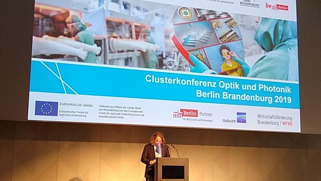 Bolalowo's tweet photo. Heute bei der Clusterkonferenz #OptikundPhotonik #Berlin #Brandenburg #innoBB

Mit Min.Wirtschaft @joergstb. Herzlichen Glückwunsch zur Normierung für das neue Kabinett.

Mit St.WEB @Crickerts. 

Im sehr tollen @FuturiumD https://t.co/blidQxb3Pl