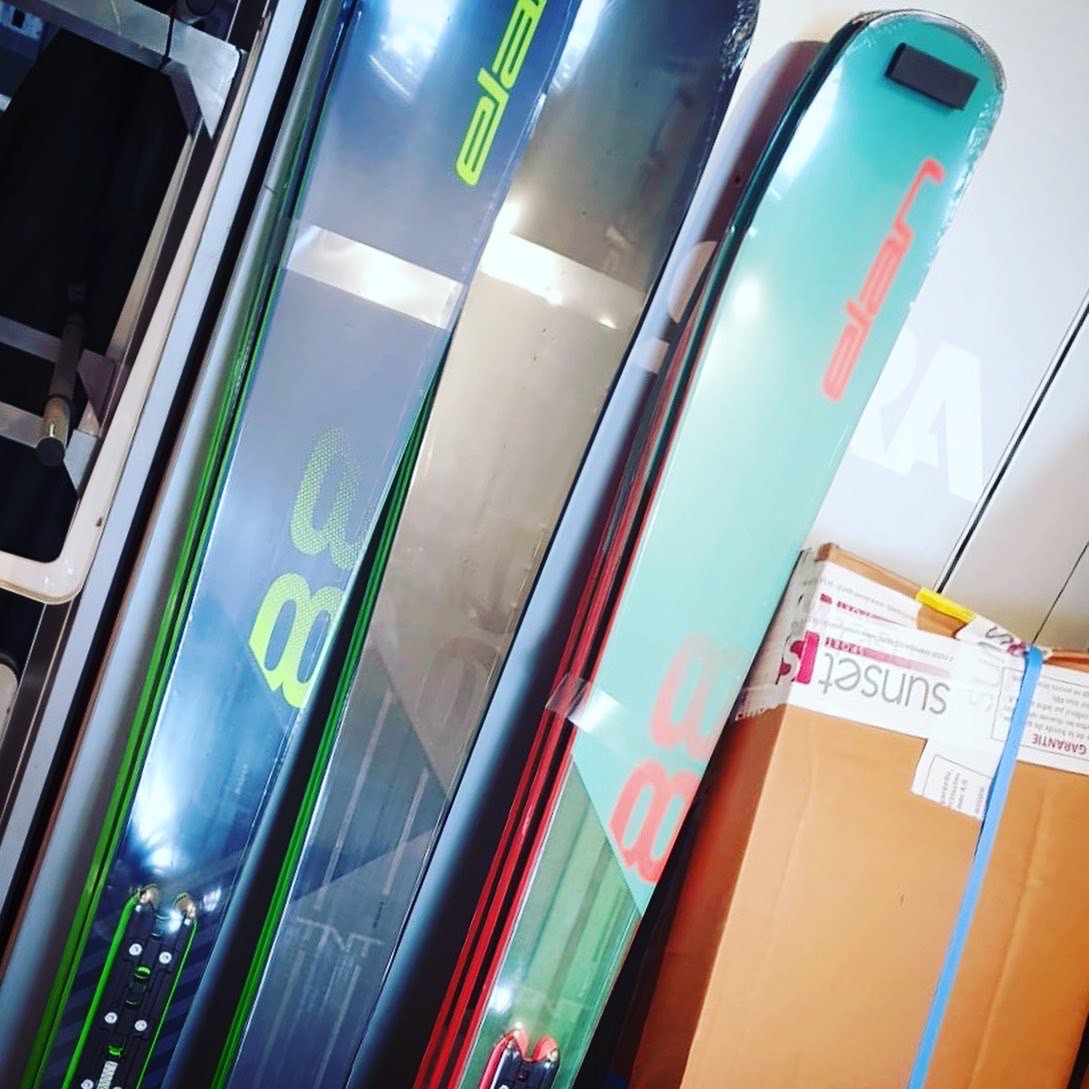 It's beginning to look a lot like ski season. We got mail...first skis of 2019/20 are in. Elan Ripsticks check out the stealth 96 ripstick #alpinesportsmorzine #skihiremorzine #skihire #elan #elanripstick #morzine #morzineavoriaz #alps #skiholiday