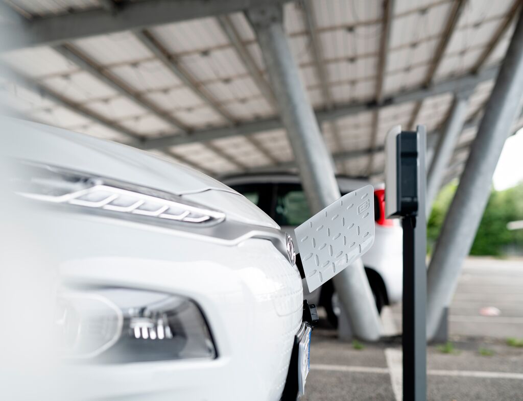 BlueLabelCsltg's tweet photo. RT @LeasePlanUK: Read the @bvrla open letter to the Prime Minister urging the Government to provide future certainty around the status and lifespan of the Plug In Car and Van Grants. 

#PiCG #PluginGrant #ElectricVehicles #FleetManagement #TakeAction https://t.co/iD6JjNf9yF
