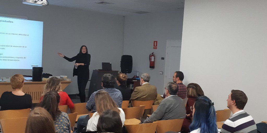 ISOVERes's tweet photo. El pasado martes, nuestras compañeras Mara Macarrón y @monicalinan1 impartieron un “Seminario técnico sobre #aislamiento” en las Oficinas de ARPADA. También presentaron a los departamentos de calidad, producción, proyectos y compras las herramientas #SGSAVE y #Ce3x
👁️📸👇 https://t.co/oHSMp243ES