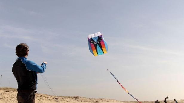 SDTech_Eq's tweet image. Une éolienne à voile pour rendre l’énergie renouvelable nomade bit.ly/358yLZW #industrie #energierenouvelable #startup #eolienne #electricite #KiweeOne