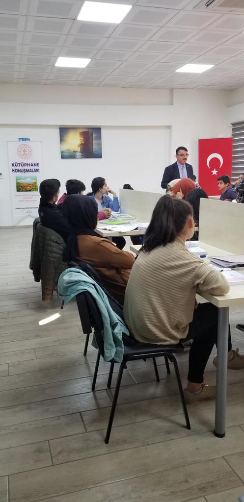 batmanihk's tweet image. Petrolkent Şube Halk Kütüphanesinde bugün yazar Besim Eviz "Sevda ve Başarı" üzerine keyifli bir söyleşi gerçekleştirdi. Katılımlarından dolayı yazarımıza ve kullanıcılarımıza teşekkür ederiz.
#librarytalks
#batmanheryerdeokuyor