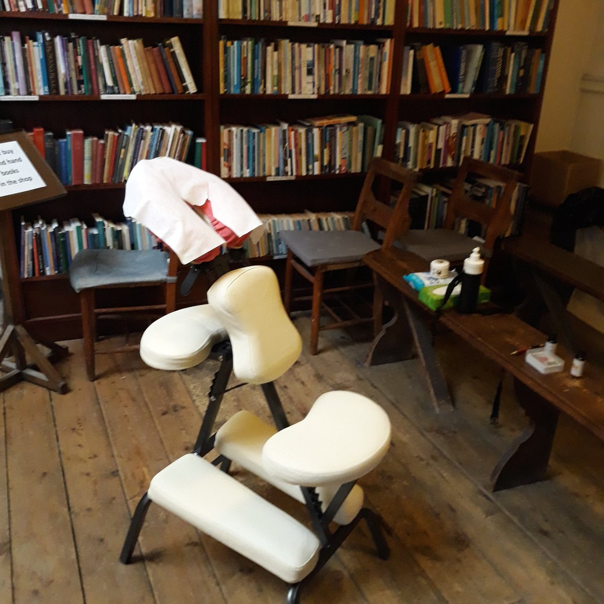 All set up for the next client at the 'Healthier Bristol' event!

#healthierbristol #newroombristol #broadmeadbristol #massagebristol #holisticmassagebristol #sportmassagebristol #remedialmassagebristol #freemassagebristol #seatedmassagebristol