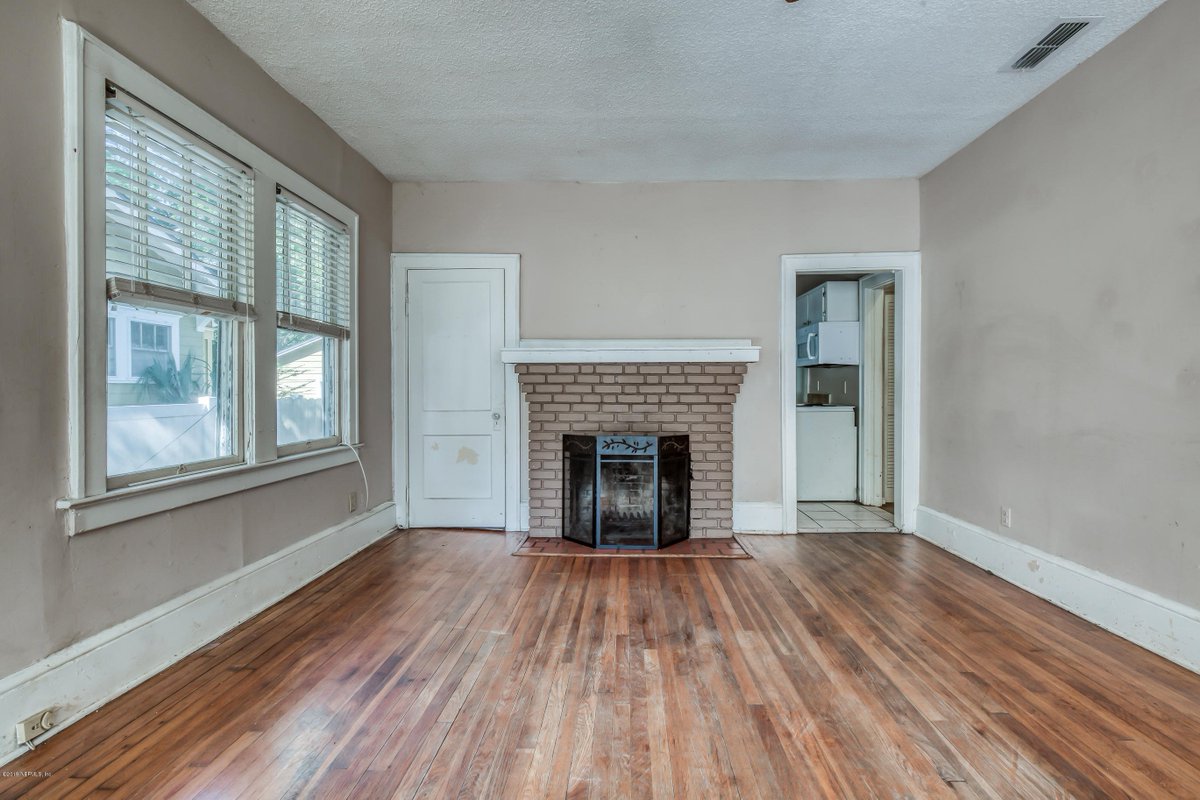 CCUnderwood's tweet photo. ⚒This Home is ready for you to use your 🧙‍♀️🧙‍♂️magic touch and bring out it's true potential! 
🛌 3 bed 🛀 1.5 bath
📍 Murray Hill
📏 1120 sq ft
📲 Call/text for your appointment 904-304-7005
Details here ➡️ https://t.co/jj7t2OEnLO https://t.co/KlUQyJ832r