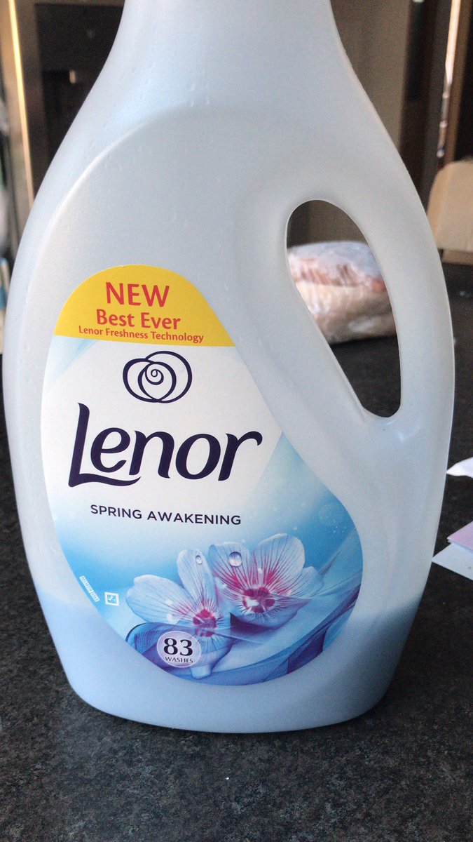 DebBeebuzz's tweet image. Just wasted so much fabric conditioner thinking it was laundry detergent! Nowhere on the front of the bottle does it say what it is!! @ProcterGamble