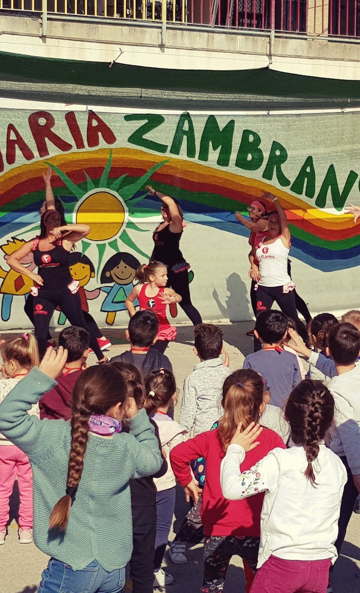 ceipmzambrano's tweet photo. Todo el alumnado y profesorado se movió a ritmo de #Fitflamc. https://t.co/4tdAsrufwo