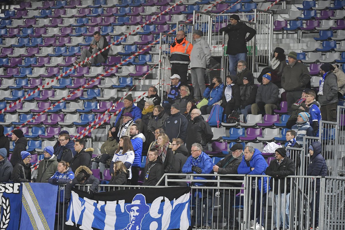 estac_officiel's tweet photo. 📸 Retour en images sur le match de @coupedefrance
face au @FBBP01. Un merci tout particulier à nos supporters qui ont bravé le froid. 💙 #FBBPESTAC
Le diapo complet est sur https://t.co/plTU2axgU7 ▶️ https://t.co/oWAtw5BJ12 https://t.co/HQUkRXv4V7