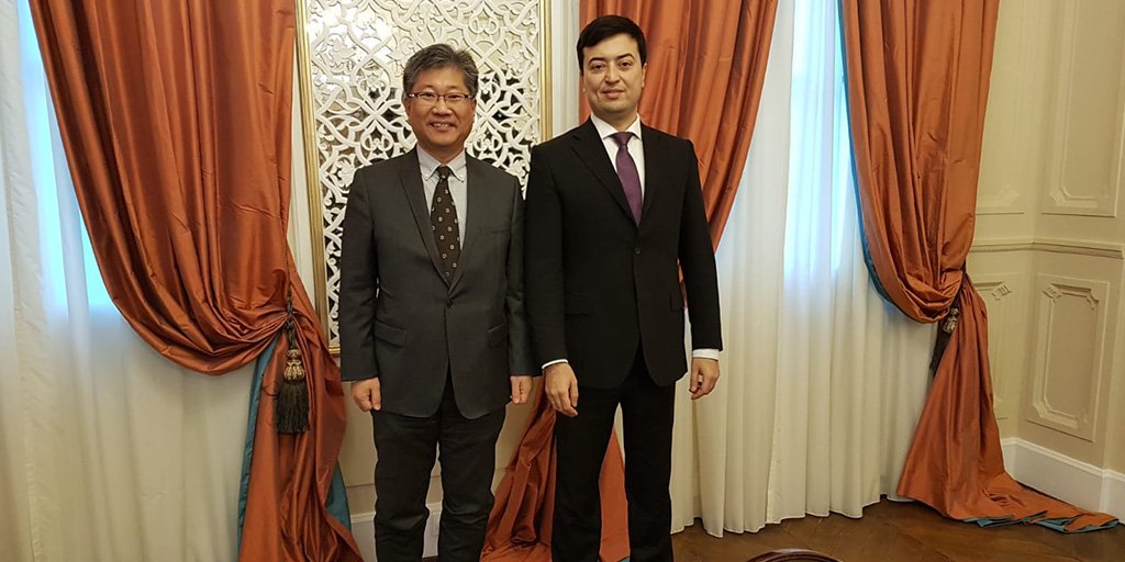 Young_T_KIM's tweet photo. As part of my work on outreach with non-ITF member countries, it was my pleasure to meet with Sardor Rustambaev, Ambassador of #Uzbekistan 🇺🇿 to #France 🇫🇷. We discussed the follow-up from the #OSJD Ministerial Conference in #Tashkent and closer future engagement. https://t.co/jp9ImHt6HR