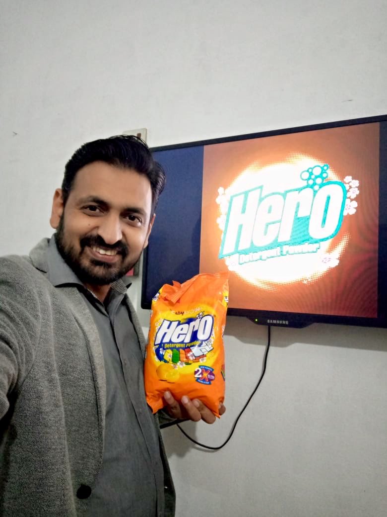 zeeshu711's tweet photo. @HeroDetergent Done ✅
An amazing and quirky experience of washing with Hero Detergent Powder. Truly “Dhulaai Zara Hut Kay” 👌!
#ExtraFragrance 💐 #UltraClean #UltraConcentrate
My Selfie 🤳 with #HeroDetergentPowder #HeroBaraInaam #HeroHarGharKa
#DarazMall
#HeroShippingFree https://t.co/bB1I8Ng1en