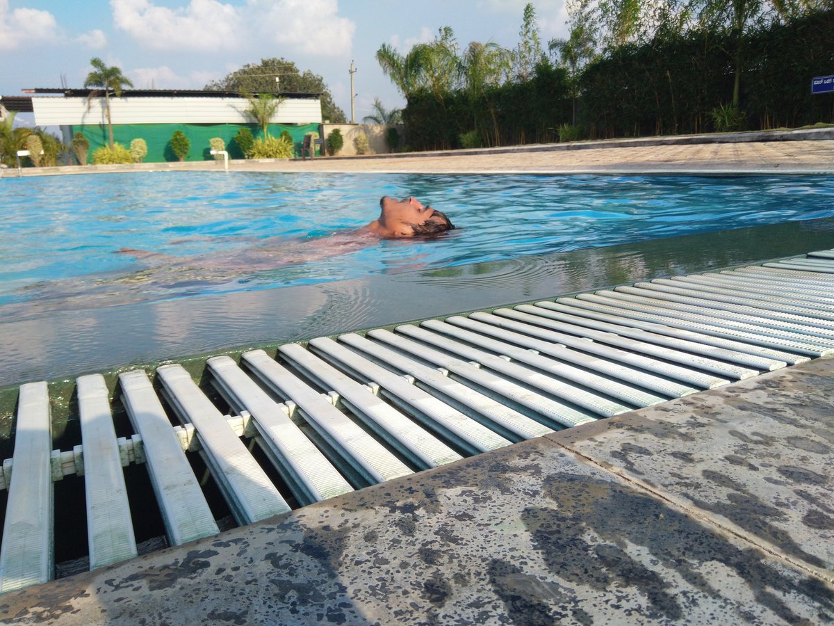 ಬಂದ್ರೆ ಬೆಟ್ಟ ಅಂತಾನೇ  ಏನಿಲ್ಲ
ಹೋದ್ರೆ ತಾಟಾ ಮಾತ್ರ ಗ್ಯಾರಂಟಿ 🙃