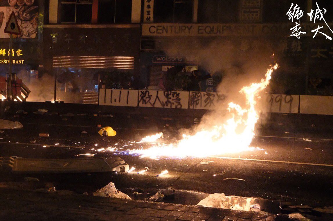 okat10855020's tweet photo. People from all walks of life came to #PolyUHK to support the students and protesters. Tear gas and water cannon vehicle were out to disperse the peaceful citizens. YET Hongkongers showed no sign of backing off. 
#CityUEditorialBoard https://t.co/Ly6bdbV2f7