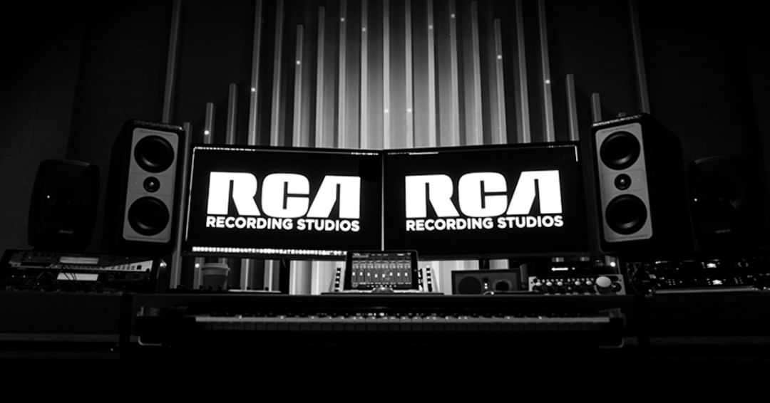 RcaStudiosItaly's tweet photo. La @milanomusicweek inizia oggi! 🙌
Venerdì 22 alle 17 vi aspettiamo negli #RCARecordingStudios per un panel con produttori e ingegneri del suono al fine di scoprire il dietro le quinte della nascita di un successo 🎙️
Iscrizione su rcarecordingstudio.italy@sonymusic.com https://t.co/kBz4yuwUdC