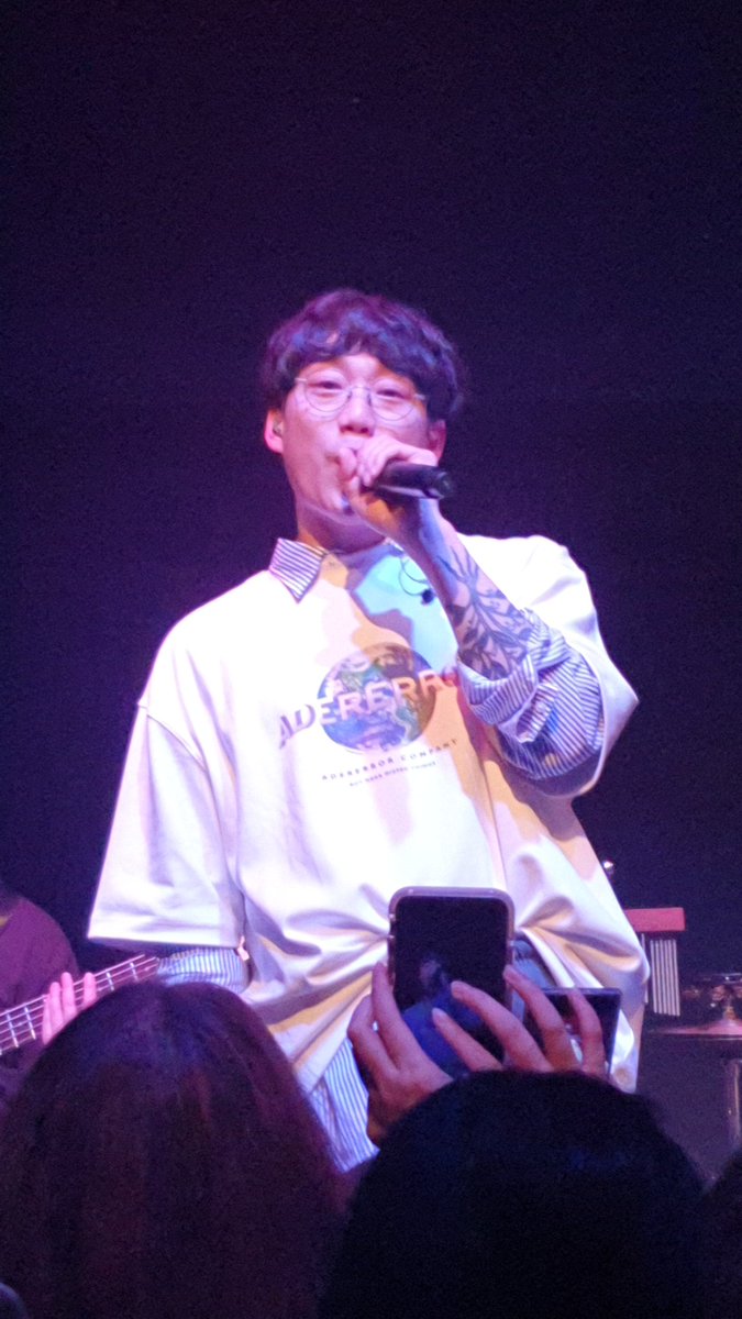 thank you for blessing us with your amazing vocals tonight 💕 i'm glad i finally got to hear you live :')
#10cminSG